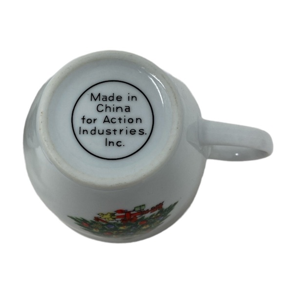 Vintage Christmas Tree Coffee Cups with. Gold Rim. - Picture 2 of 6